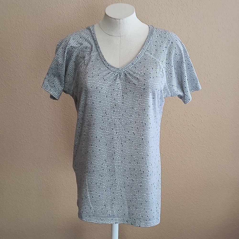 Mountain Hardware V-neck Short Sleeve T-shirt Size M